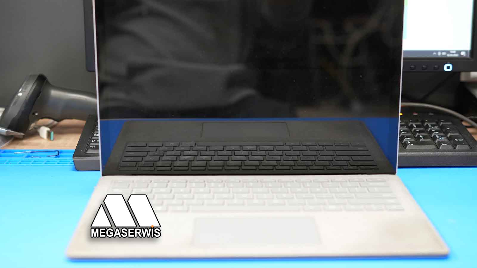 Naprawa Microsoft Surface po zalaniu w celu odzyskania danych