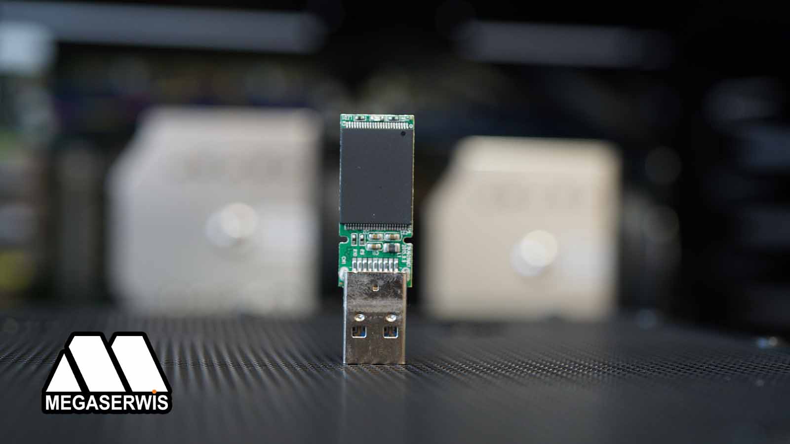 pamięć NAND na pendrive goodram 8GB