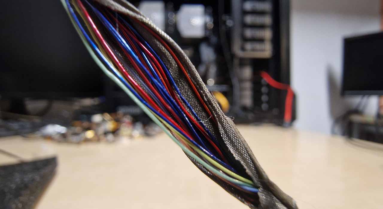 kable sygnałowe w taśmie matrycy