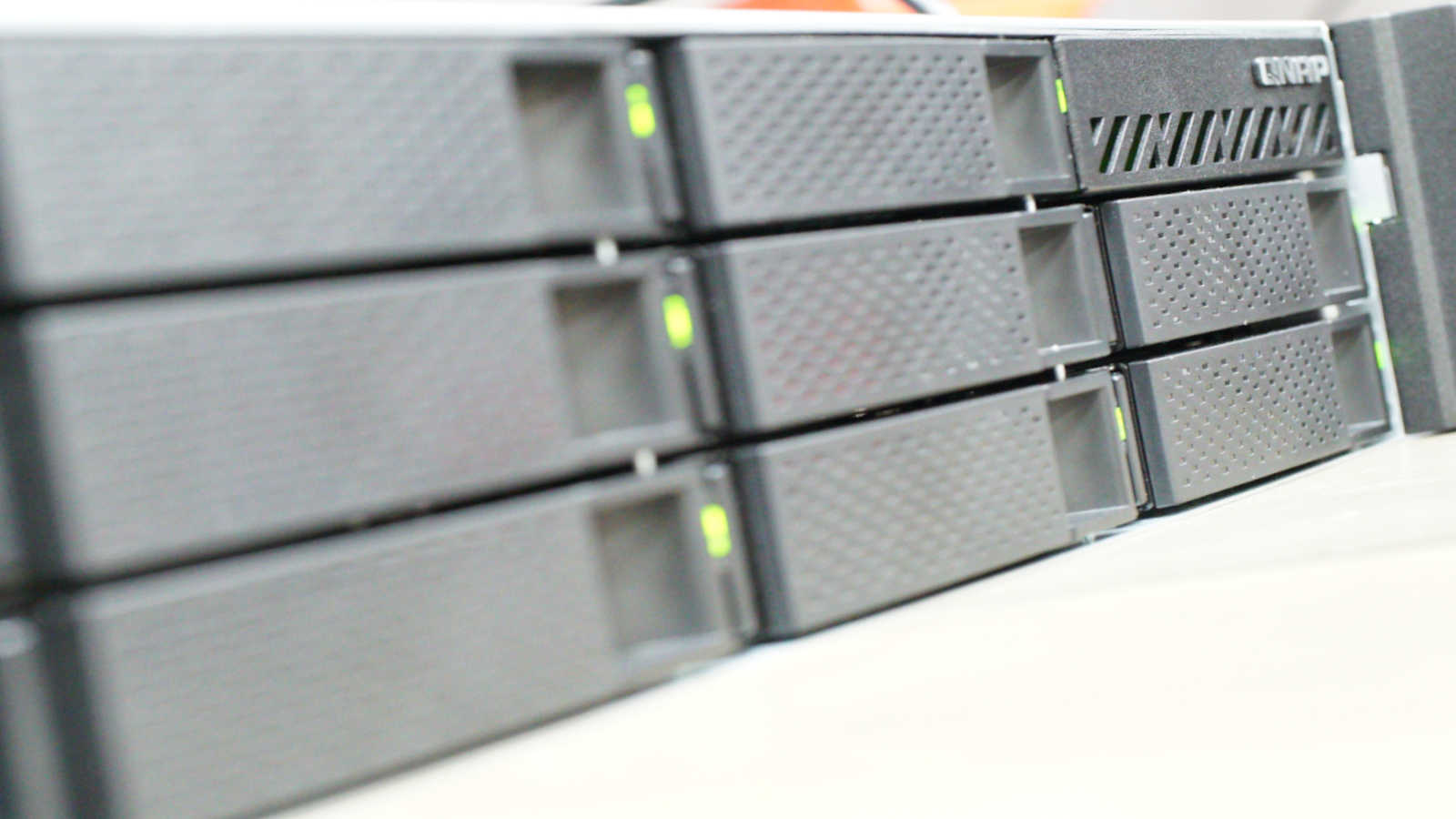 Odzyskiwanie danych z RAID 6 w serwerach i dużych macierzach 