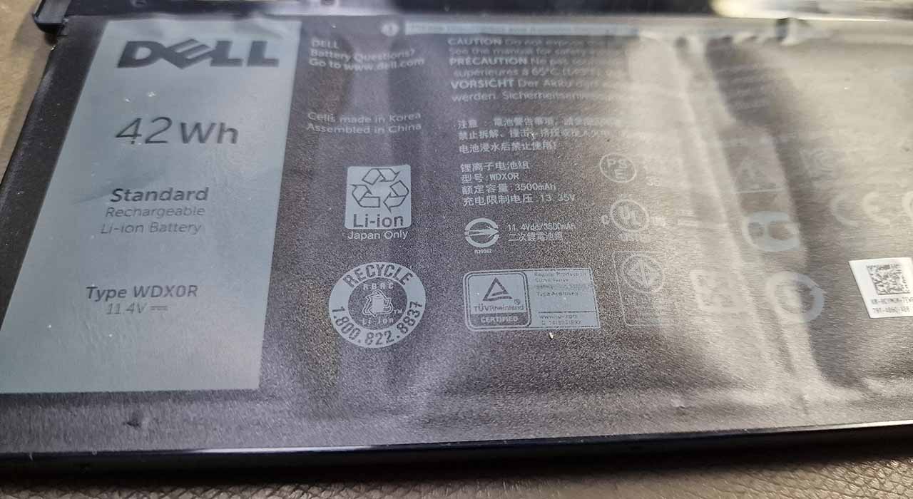 Spuchnięta bateria w laptopie